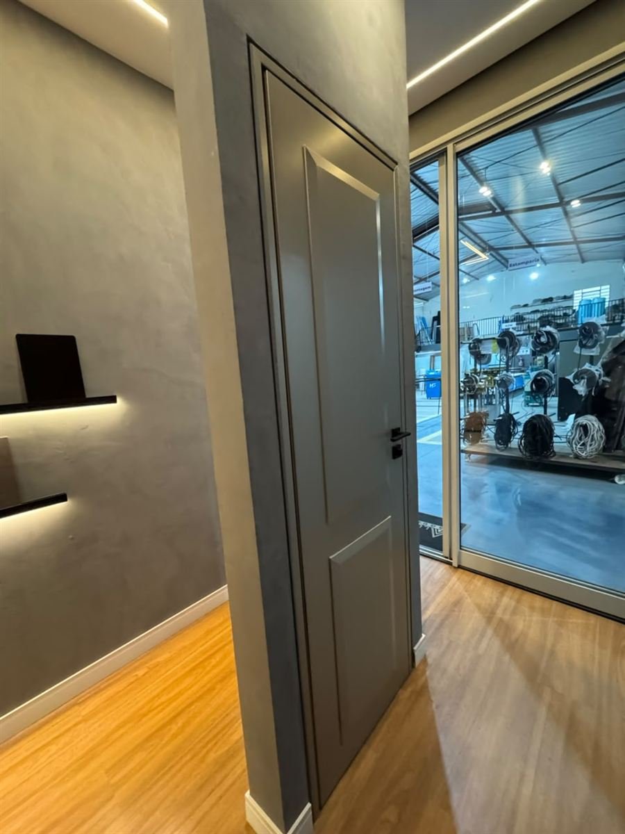 Porta em ACM champagne almofadado para ambiente interno